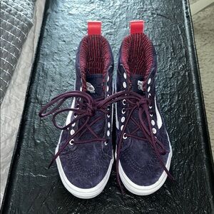 VANS Suede High-Top Sneakers Navy with Red Accents. Size 5.5 men’s 7 women’s